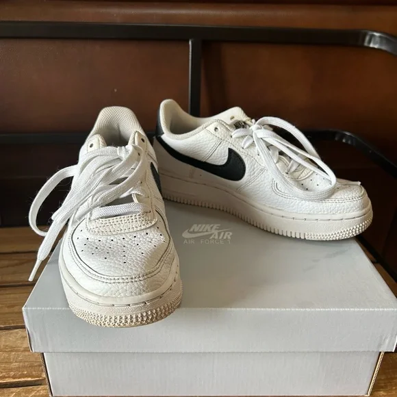 Kids 3.5 Nike Air Force 1 White Sneakers - Picture 2 of 9